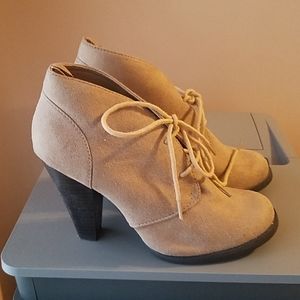Gap booties